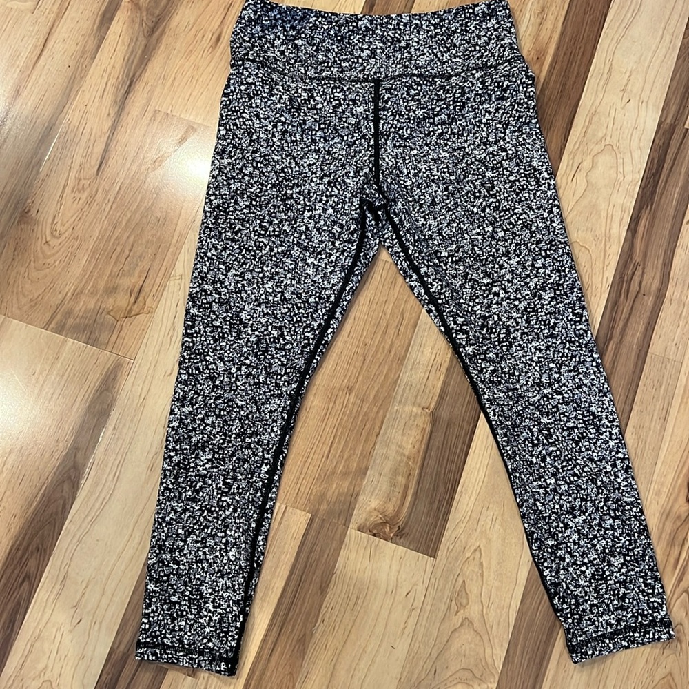 Zyia women’s cropped leggings.